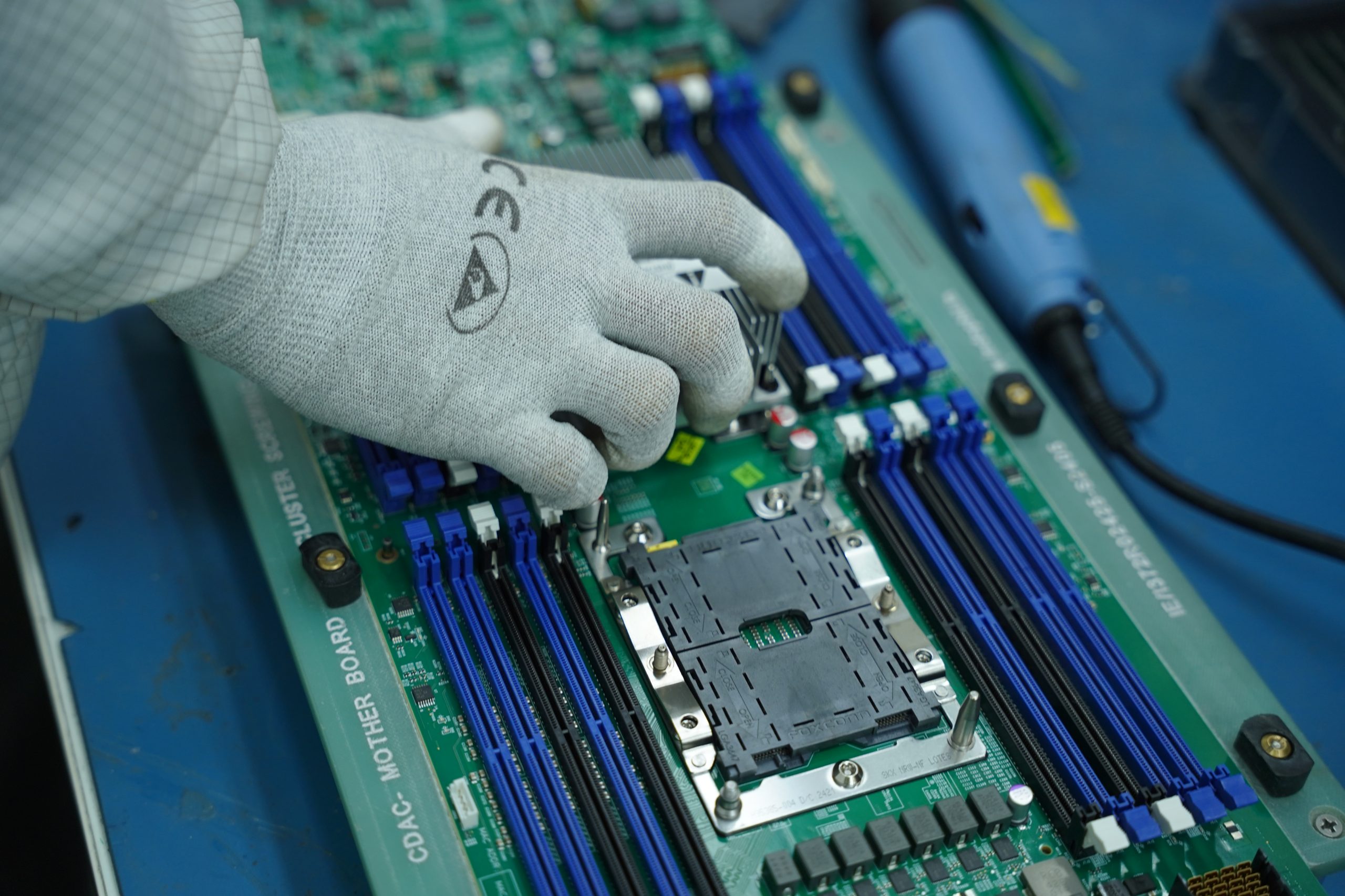 Electronic peripheral used to manufacture devices