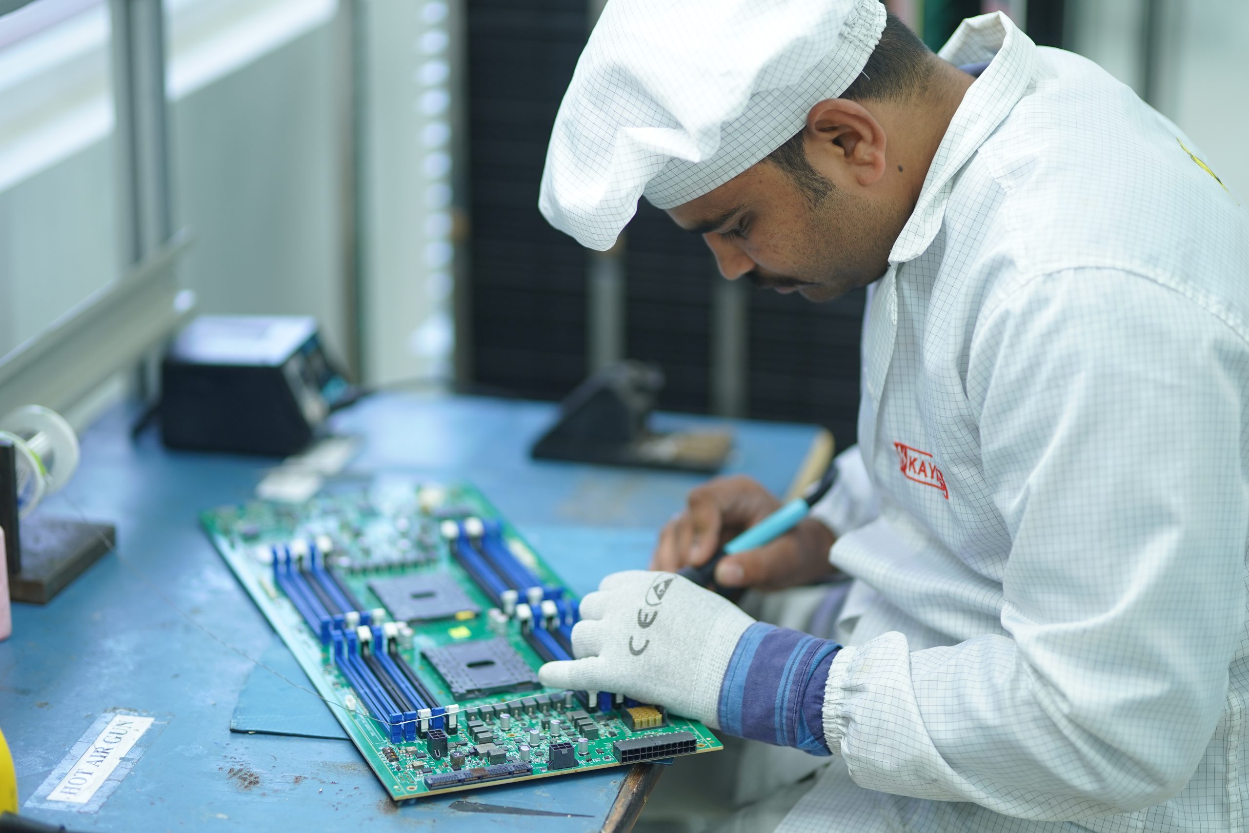 Electronic peripheral used to manufacture devices